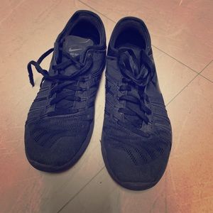 Nike all black sneakers